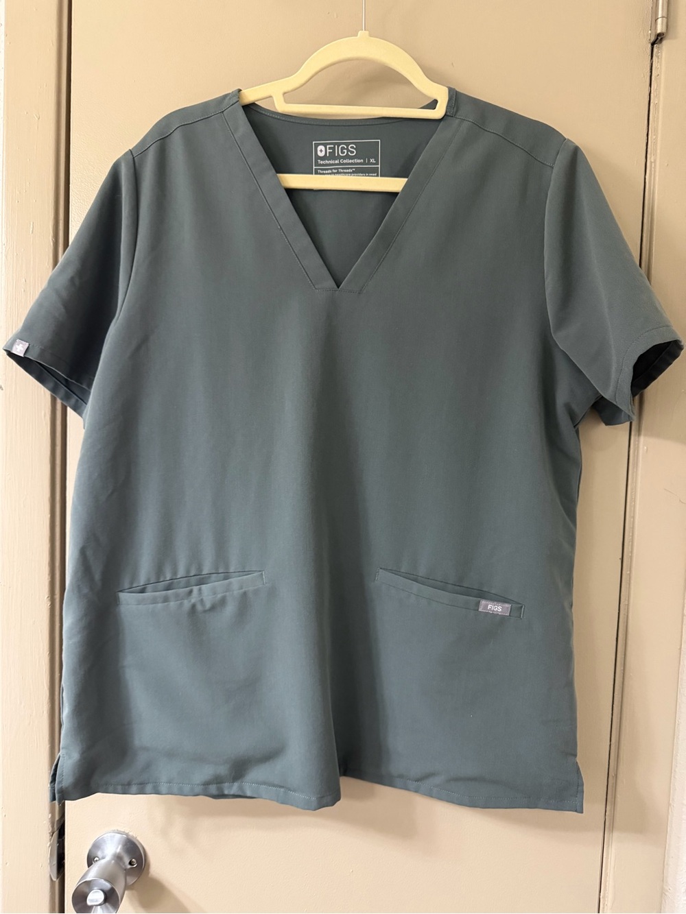 Figs three pocket scrub top